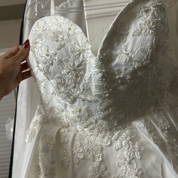Ballgown Wedding Dress New - Picture 1 of 2